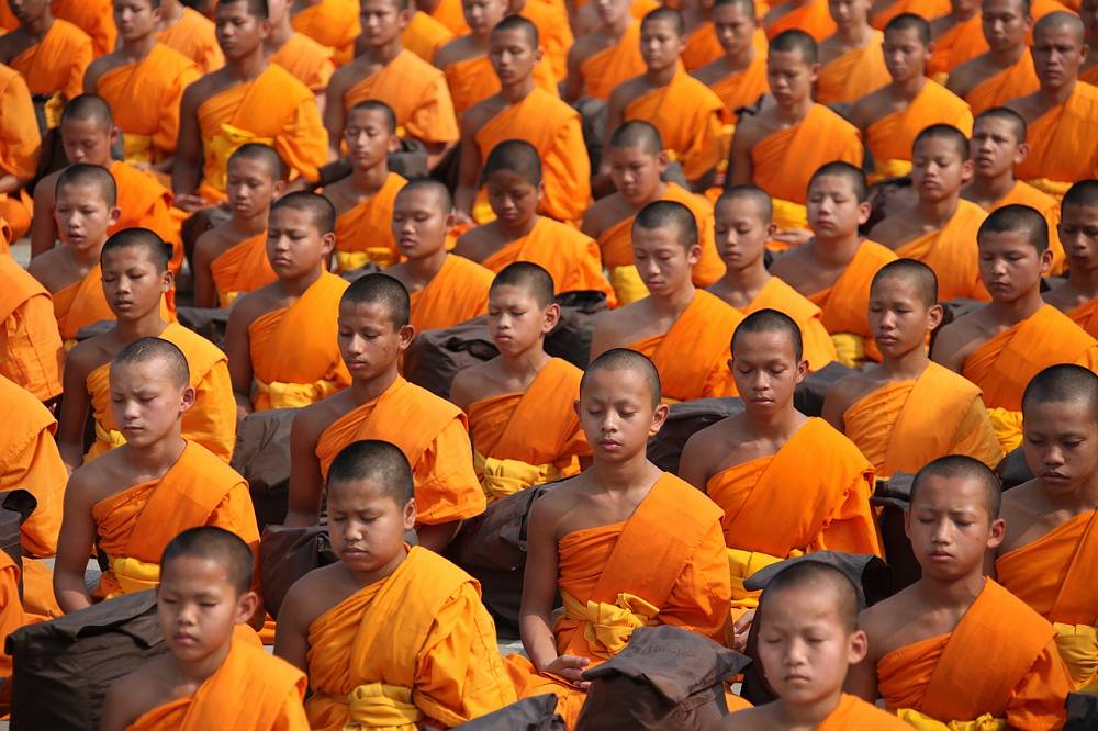 Foto: Buddhistische Thai Mönche beim Gebet