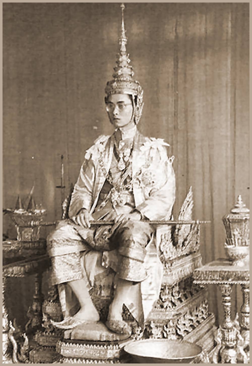 Krnung Bhumibol Adulyadej als Knig Rama IX am 9. Juni 1946
