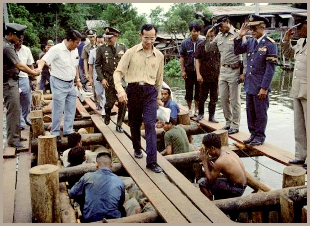 Knig Bhumibol bei Fischern